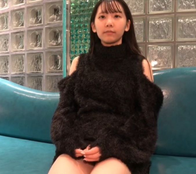 想要的贵妇人，全程露脸妩媚风骚诱人直播大秀，听狼友指挥漏出骚奶子揉捏，掰开骚穴看特写，逼逼水嫩丝滑